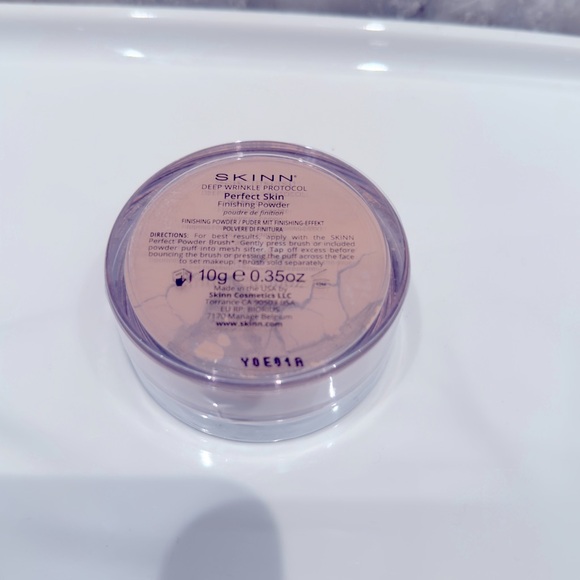 SKINN Makeup Foundation Finishing Powder Perfect Powder Tan 0.35 Oz - Picture 2 of 4